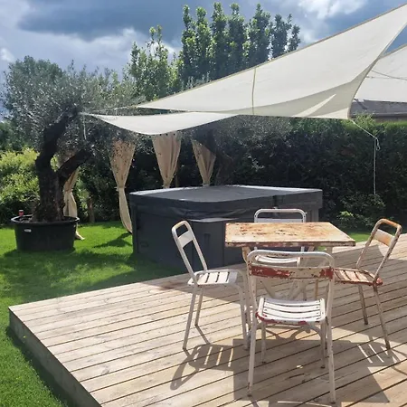 Kaebane 81, Avec Au Bord De L'eau *